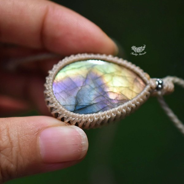 天然石】【ハンドメイド】黄金と紫！☆パープルラブラドライト