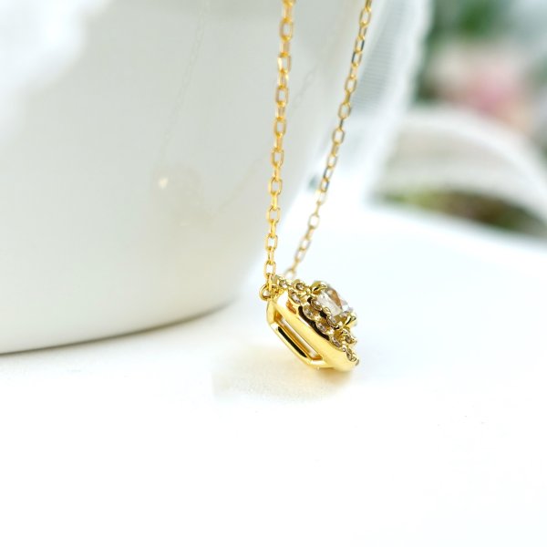 送料無料】K18YG 0.75ct スクエアモチーフ ダイヤモンドネックレス 
