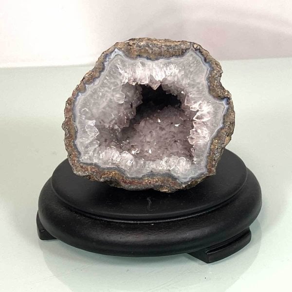 水晶ジオード 晶洞 台座付き｜淡色アメジスト含有 瑪瑙縁 天然原石