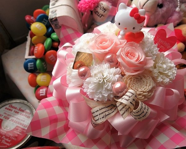 結婚祝い プレゼント 友達 キティ入り ピンク＆ホワイト仕上げ
