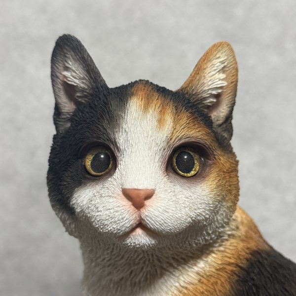 置物 振り返る三毛猫 ネコ 高さ26.3cm woobia ウービア 大きい 