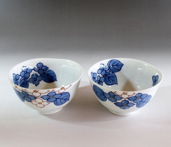 有田焼 陶芸家 藤井錦彩作 染付紫陽花絵波渕ご飯茶碗ペアセット 文字