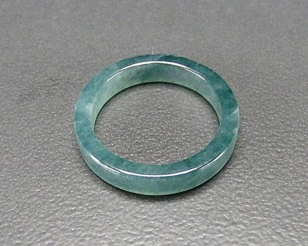 天然石青緑ひすい本翡翠指輪バンドリング直角カット約10号チェーン付き