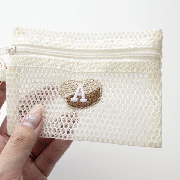 カラビナ付き メッシュフラットポーチ 【 刺繍 ニュアンス カラビナ付き メッシュフラットポーチ 【 刺繍 ニュアンス