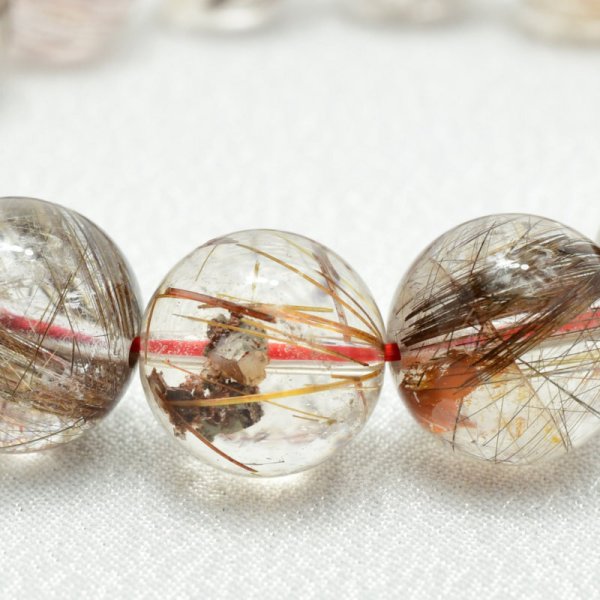開運ギフト】 天然石 繊細な赤い針と虹が美しい13mm レッドルチル 