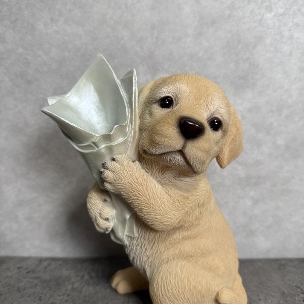 犬 置物 小さい かわいいブーケを持つラブラドールレトリバー 一輪挿し