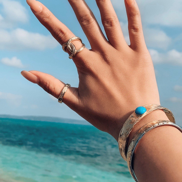 ハワイアンジュエリー バングル ターコイズ カレイキニ スクロール 