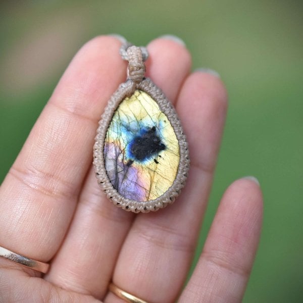天然石】【ハンドメイド】黄金と紫！☆パープルラブラドライト