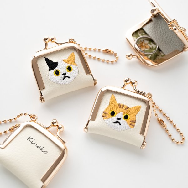 ハンドメイド 刺繍 猫 ミニがま口キーホルダー がま口 チャーム 【 猫 刺繍 】 名入れ 本革 ウィリアムモリス 小物