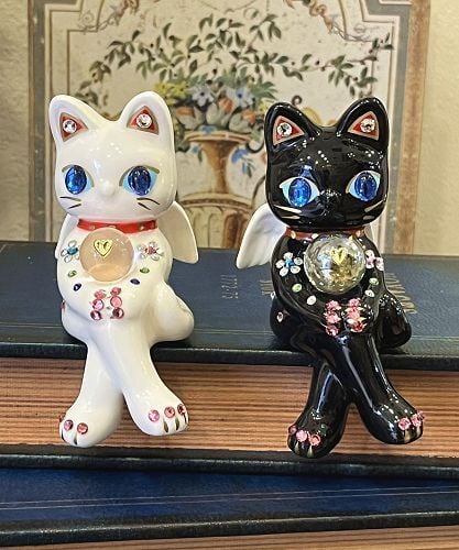 おしゃれな招き猫】お座りエンジェルキャット：ホワイト