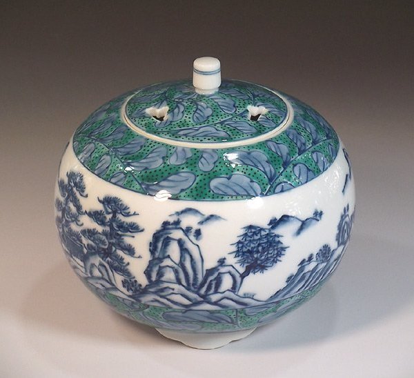 有田焼 陶芸家 藤井錦彩作 染錦唐草山水絵香炉 木箱入り（父の日・母の