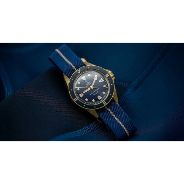 【美品】YEMA PARIS 腕時計 メンズ クオーツ 100M防水 フランス製 イエマ YEMA ネイビーグラフ フランス海軍 創設400周年記念