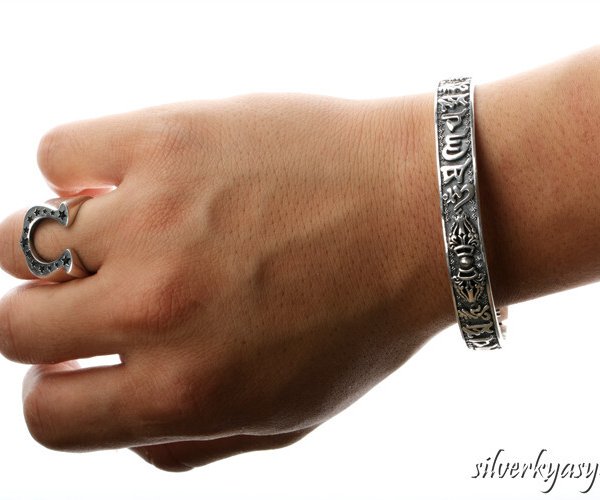 バングル　翻字　シルバー　アクセサリー シルバー925素材 六字真言バングル 梵字バングル 守護 お洒落 存在感