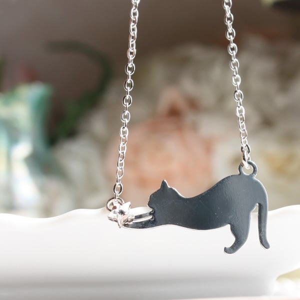 お星様キャッチ☆猫ネックレス☆日本製】楽しい気分になれてお勧め 