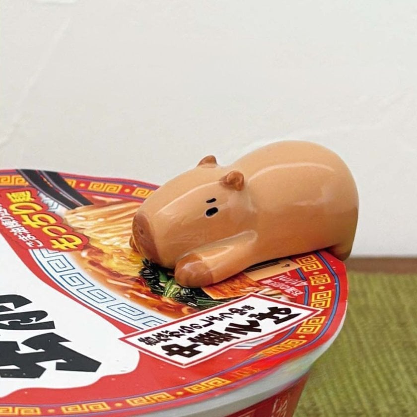 カピバラ大集合！ のほほんゆったりマグとカップ麺のフタ留め箸置き