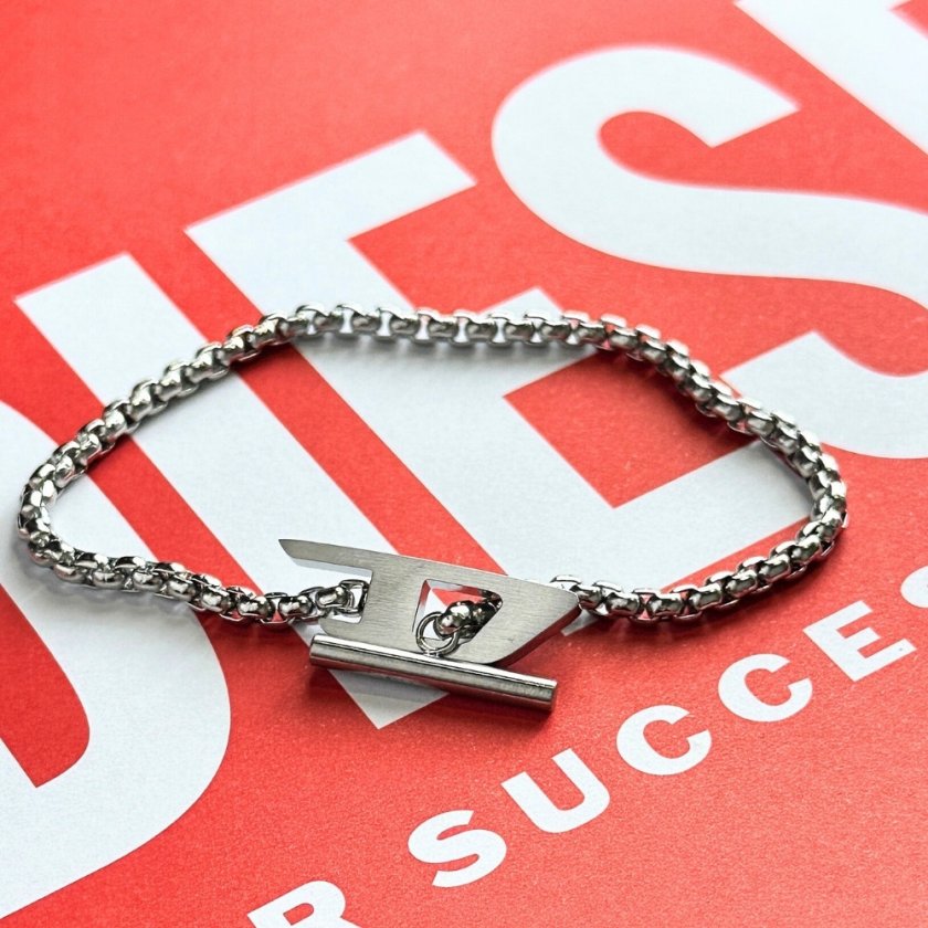 Diesel ブレスレット バレンタイン限定 大人気商品 値下げ交渉可 Diesel ブレスレット バレンタイン限定 大人気商品 値下げ交渉可