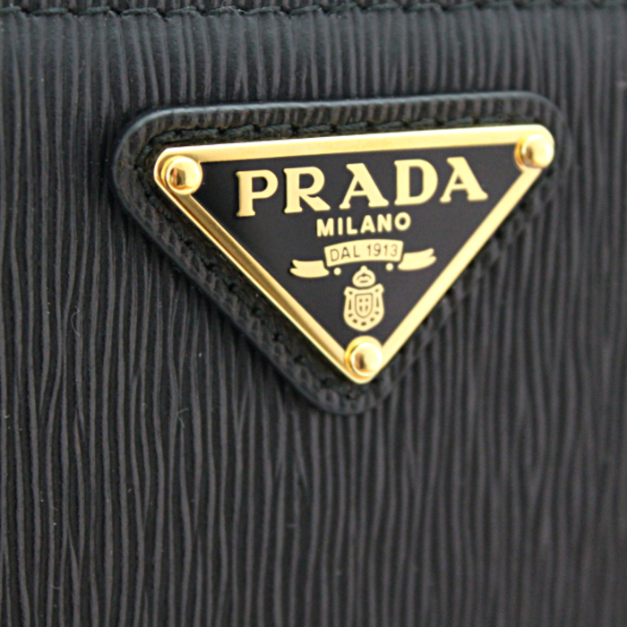 人気モデル】プラダ PRADA 財布 長財布 ラウンドジップ 三角ロゴ 黒
