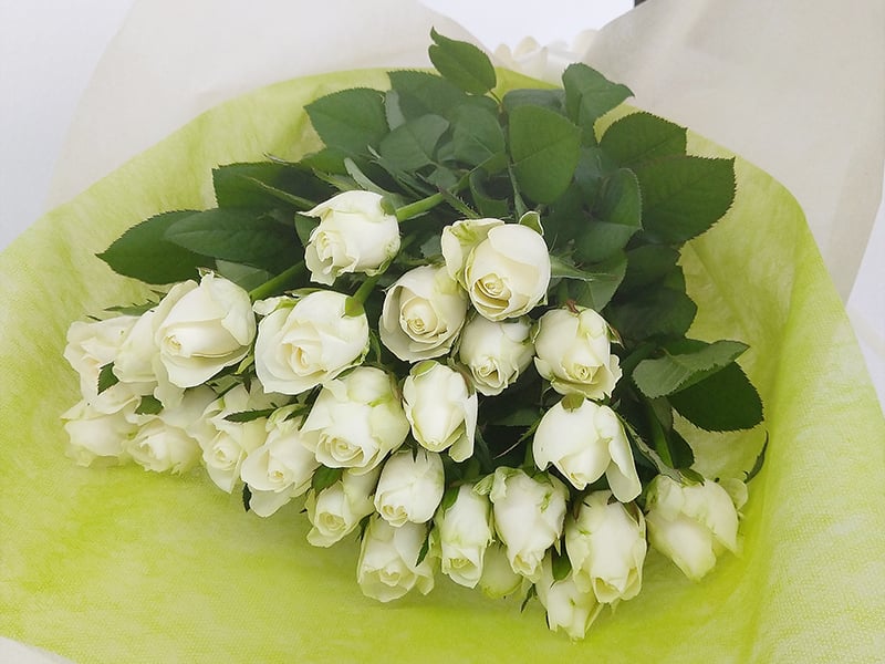 白いバラ 25本花束 お祝 歓送迎会 還暦祝い 60本 結婚式 母の日