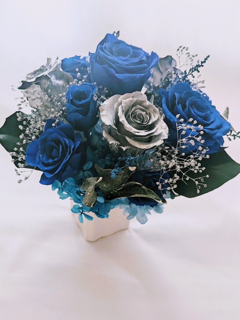 青い薔薇とシルバーローズアレンジ/プリザーブドフラワー夜空の輝き