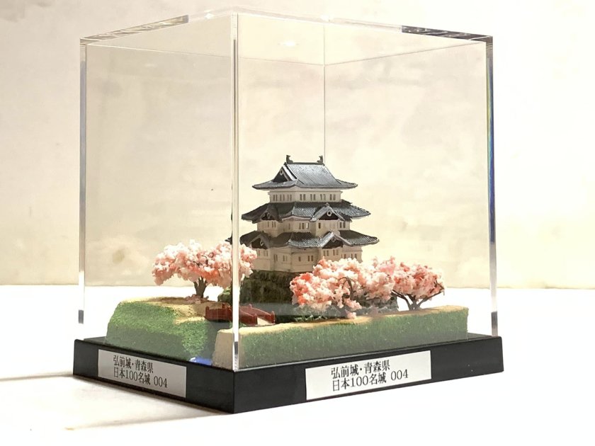 弘前城 木製模型 完成品 アクリルケース付き 日本の城004 弘前城・現存12天守・青森県 城コレ ケース付き お城の