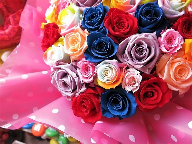 レインボーローズ プリザーブドフラワー入り カラフルローズ 花束風