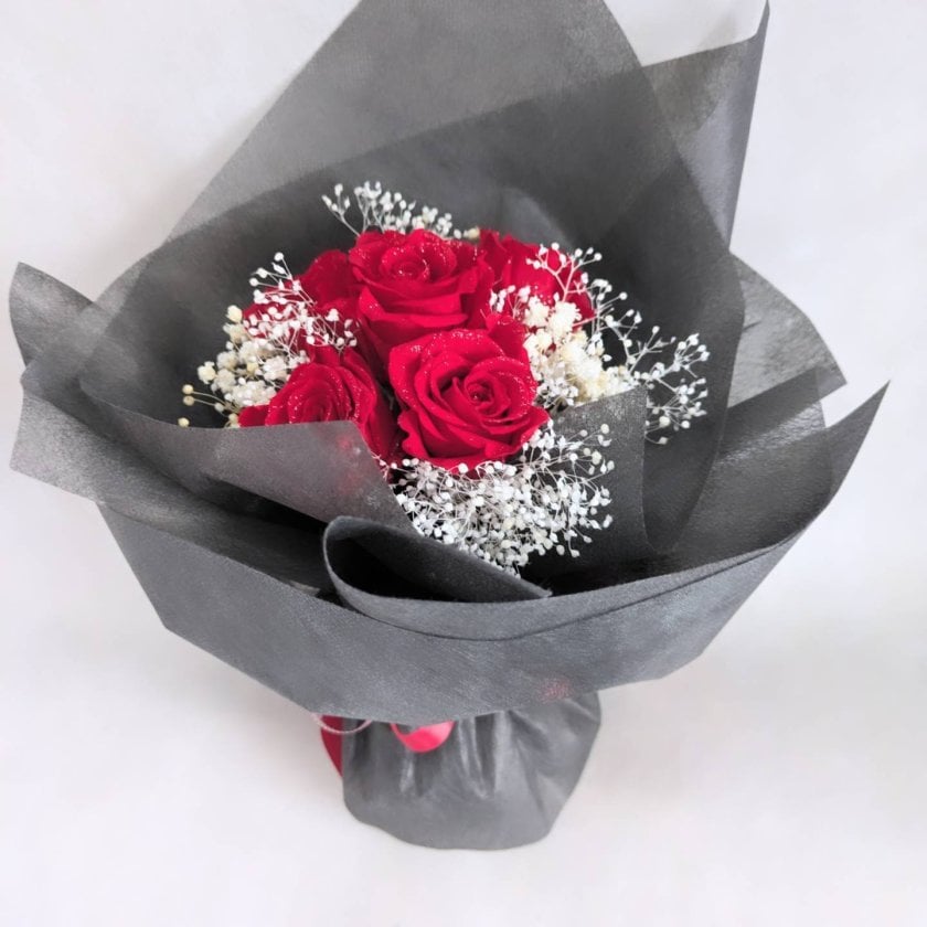ラメ入りレッドローズ プリザーブドフラワー 花束 プリザーブドフラワー／赤い薔薇5輪とかすみ草の花束 - 【世都華