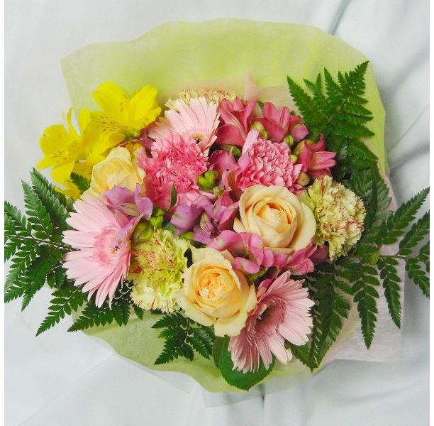 バラと季節の花の花束【サイズ30cm×30cm】 お誕生日・発表会・送別会