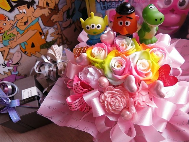 トイストーリー ハート入り 花束風 レインボーローズ5 プリザーブド