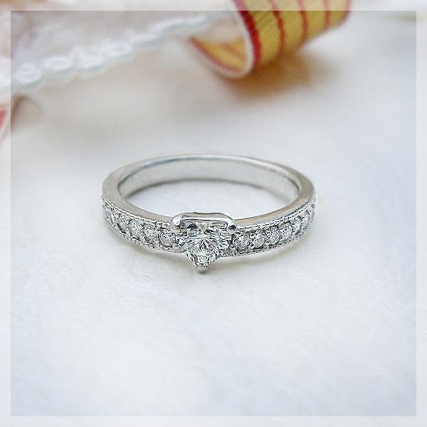 K18YG/PG/WG【0.6ct】ハートカット ダイヤモンド エタニティリング