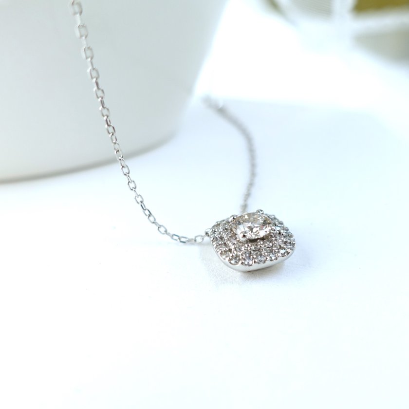 送料無料】Pt900 0.75ct スクエアモチーフ ダイヤモンドネックレス