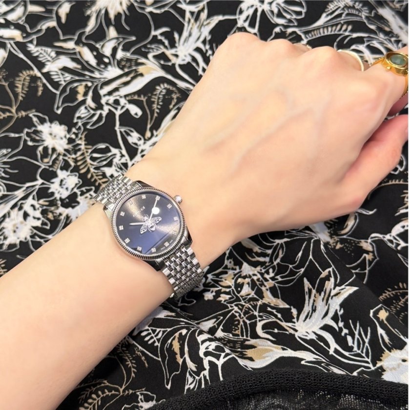グッチ 腕時計 レディース Gタイムレス ビー 蜂 ブラック シルバー